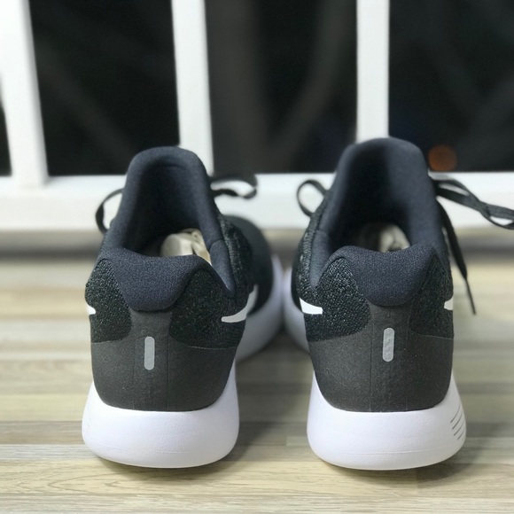 NWT Nike LunarEpic Low Flyknit 2 W/Black WMNS - Picture 6 of 7